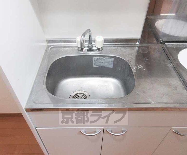 京都府京都市山科区御陵四丁野町の賃貸アパートのキッチン