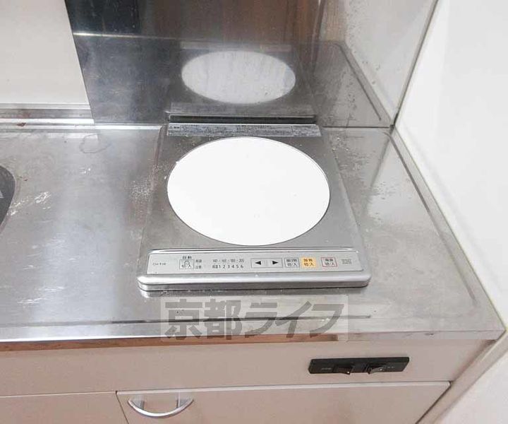 京都府京都市山科区御陵四丁野町の賃貸アパートのキッチン