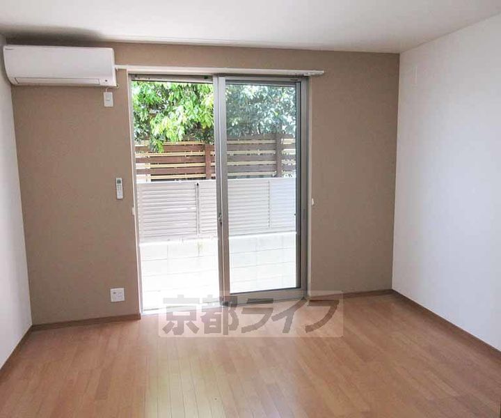 京都府京都市山科区御陵四丁野町の賃貸アパートの居間