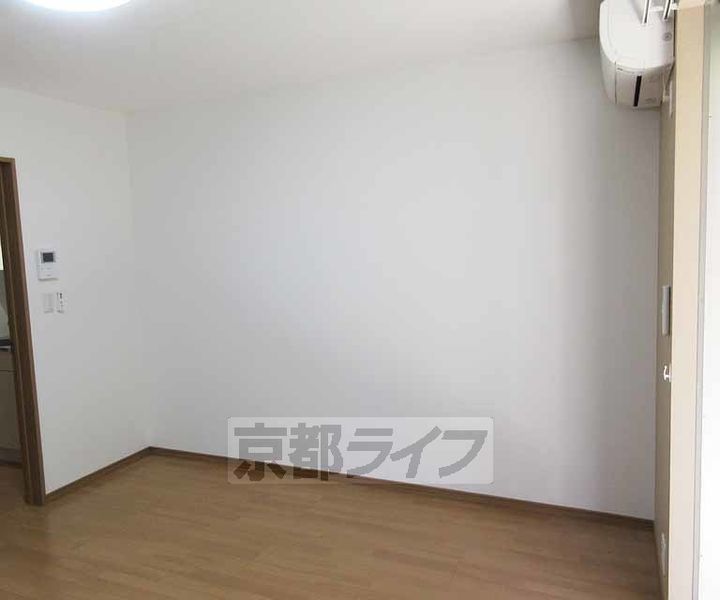 京都府京都市山科区御陵四丁野町の賃貸アパートの居間