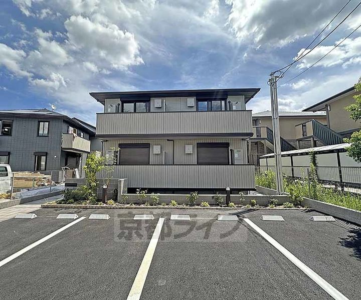 京都府京都市西京区御陵荒木町の賃貸アパートの外観