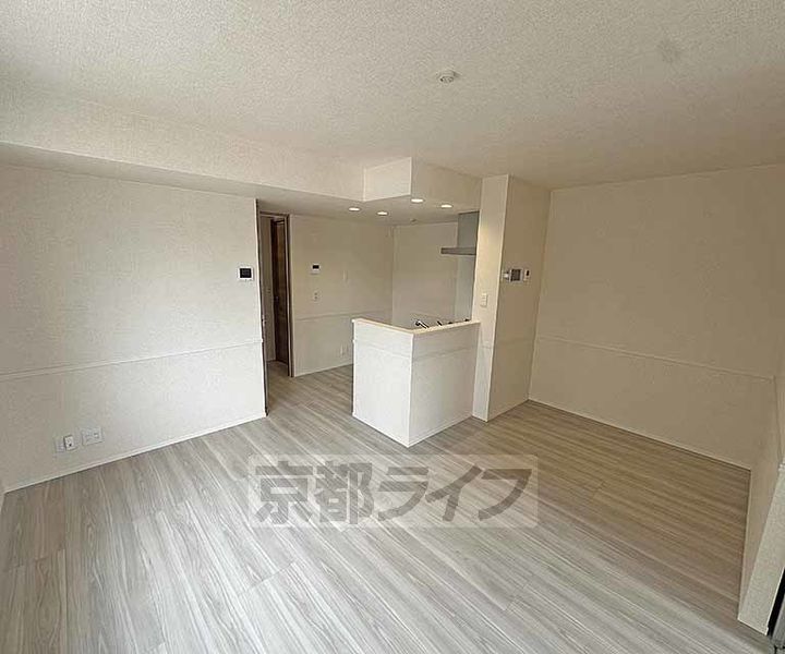 京都府京都市西京区御陵荒木町の賃貸アパートの居間