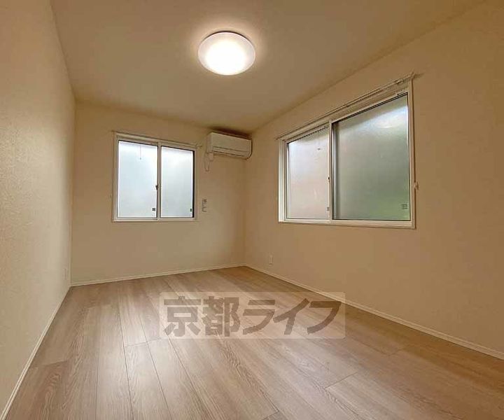 京都府京都市北区大宮北箱ノ井町の賃貸アパートの寝室