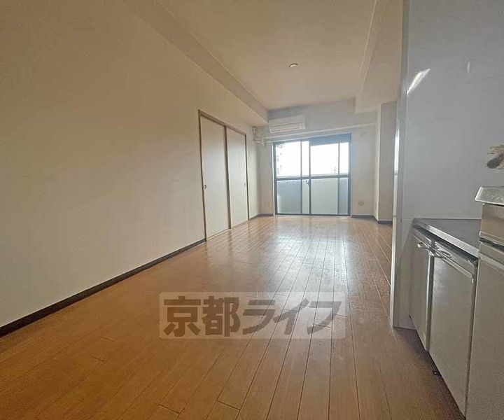 京都府京都市西京区大枝沓掛町の賃貸マンションの居間