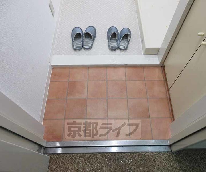 メゾングランドール202の玄関