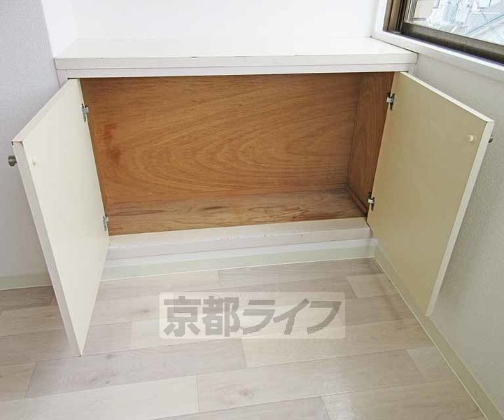 京都府京都市山科区勧修寺西金ケ崎の賃貸マンションの内装