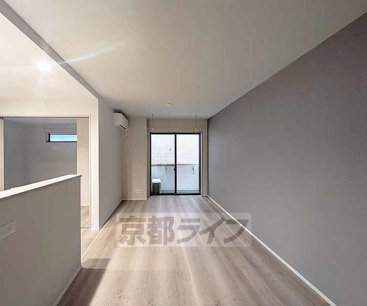 京都府京都市中京区西ノ京馬代町の賃貸マンションの居間