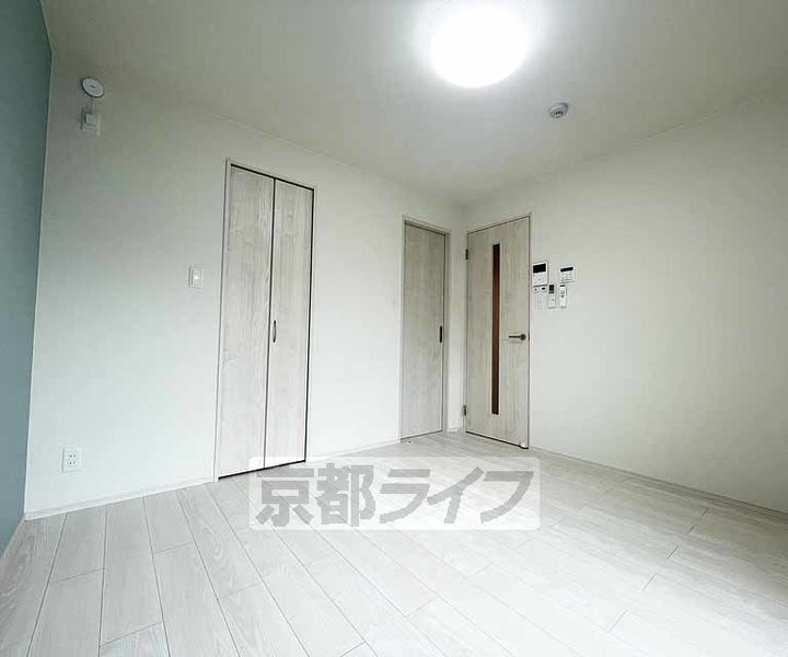 京都府京都市右京区太秦安井辻ノ内町の賃貸アパートの居間