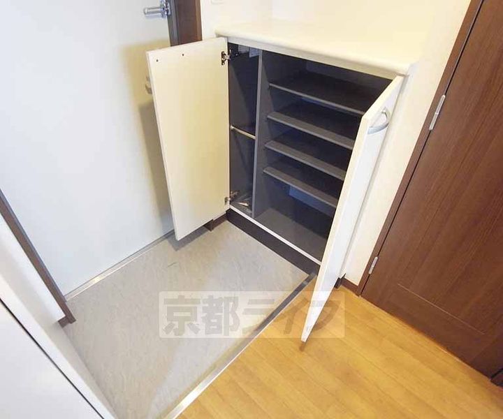 音羽ハイツの玄関