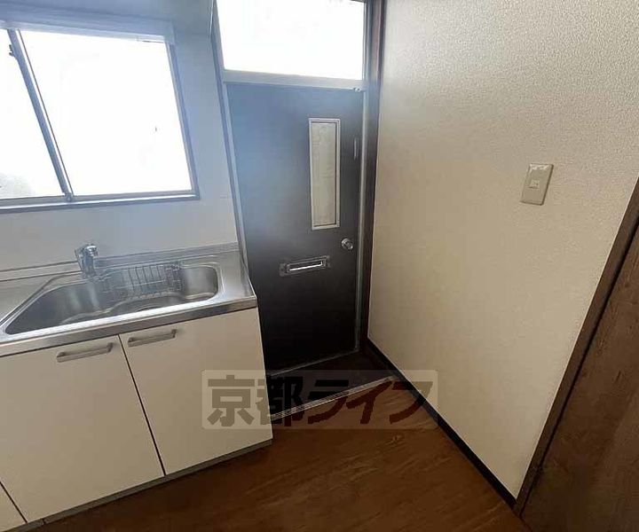 コーポリリー108の玄関