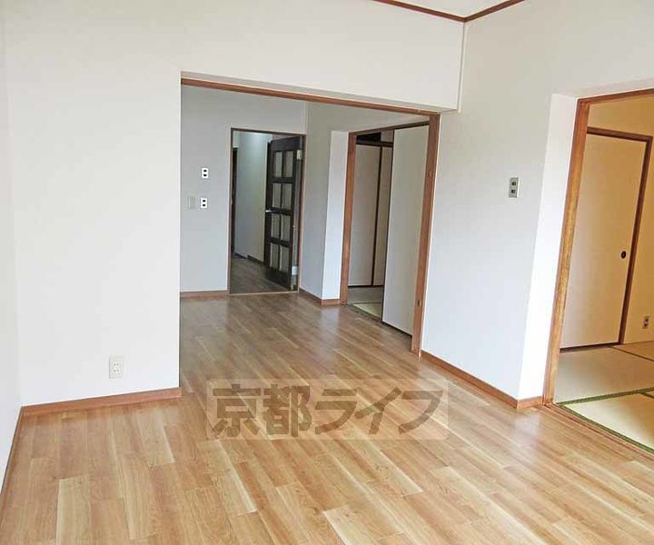 コーポ陽光407の玄関