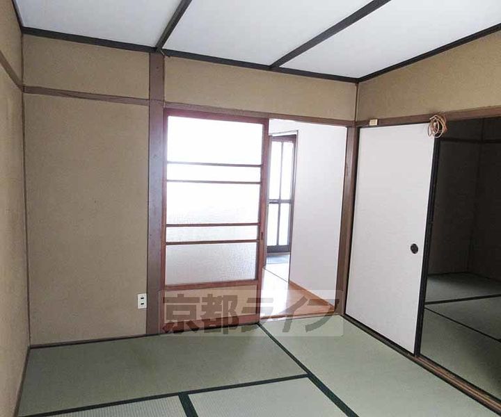 音羽マンション10の居間