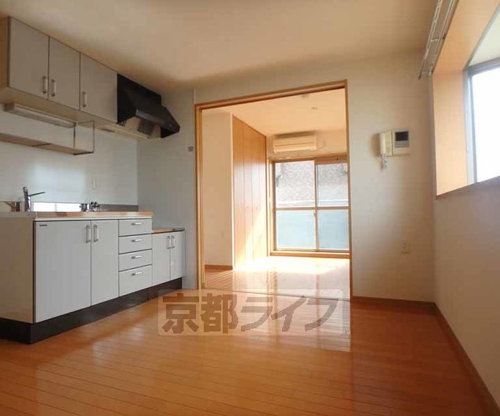 大阪府枚方市田口1丁目の賃貸マンションの居間