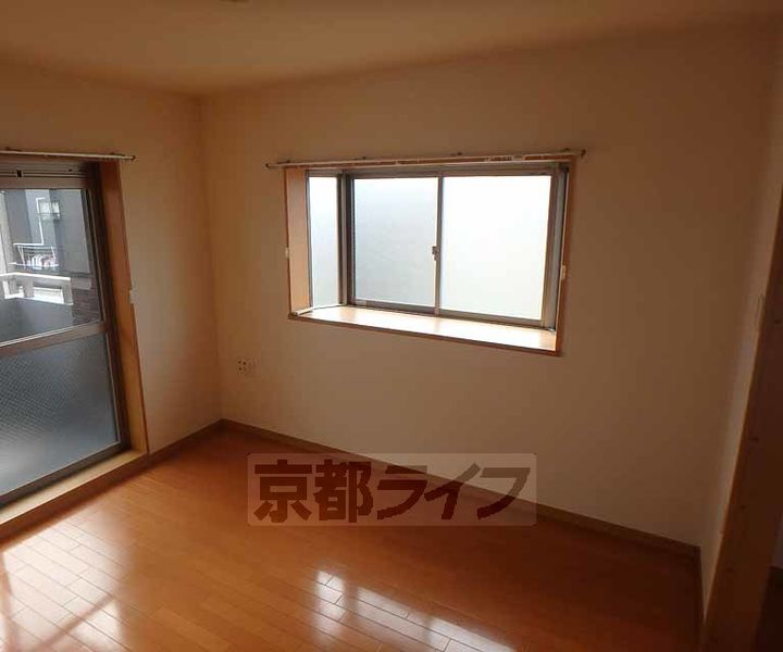 大阪府枚方市田口1丁目の賃貸マンションの居間