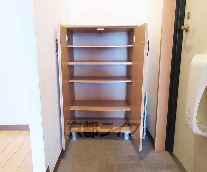 プレステージ琴弾山301の玄関