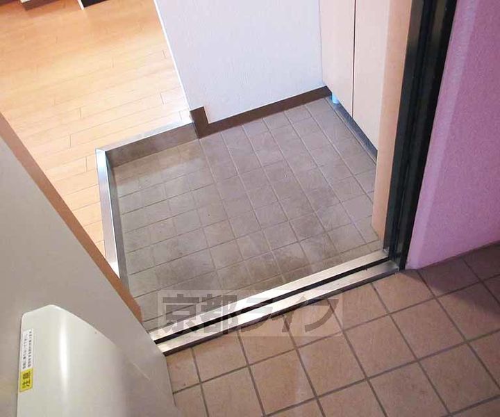 プレステージ琴弾山301の玄関