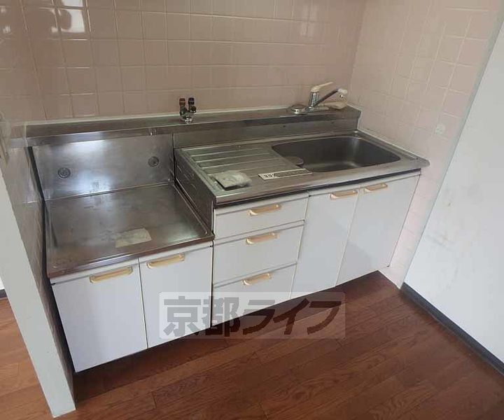大阪府枚方市津田元町1丁目の賃貸マンションのキッチン