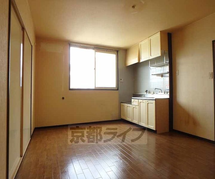 大阪府枚方市大峰元町2丁目の賃貸アパートの居間