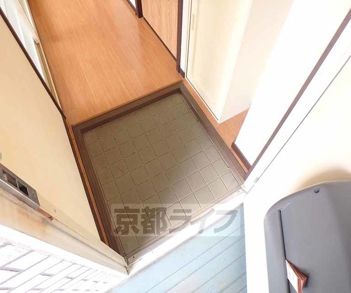 大阪府枚方市大峰元町2丁目の賃貸アパートの玄関