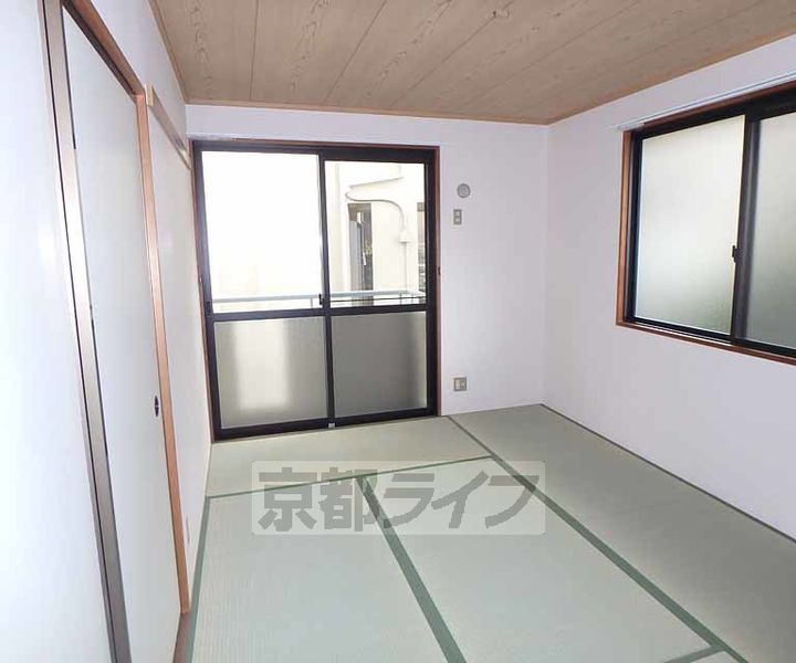 大阪府枚方市岡山手町の賃貸アパートの居間