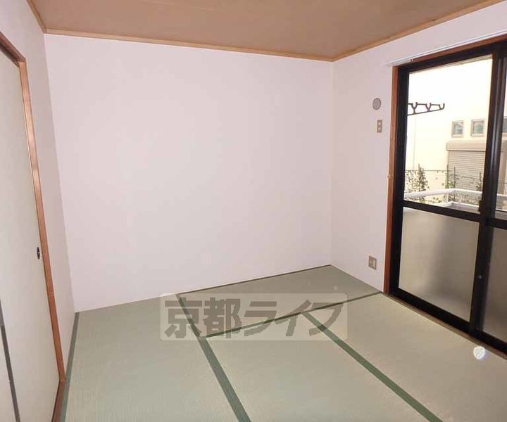 大阪府枚方市岡山手町の賃貸アパートの居間