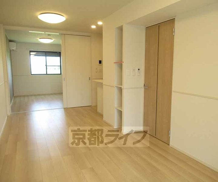 チャロズ コート102の居間