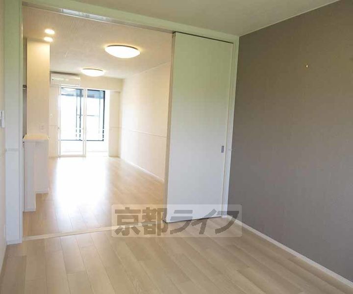 チャロズ コート102の居間