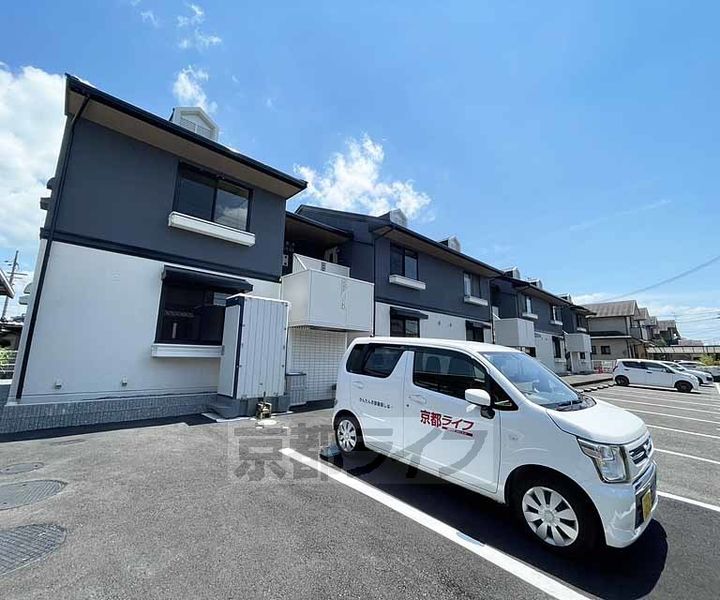 京都府相楽郡精華町菱田宮西の賃貸アパートの外観