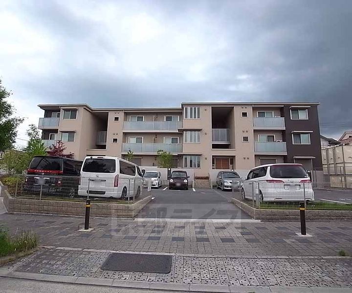 京都府木津川市梅美台5丁目の賃貸アパートの外観