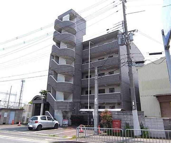 R−court YAMASIRO303の外観