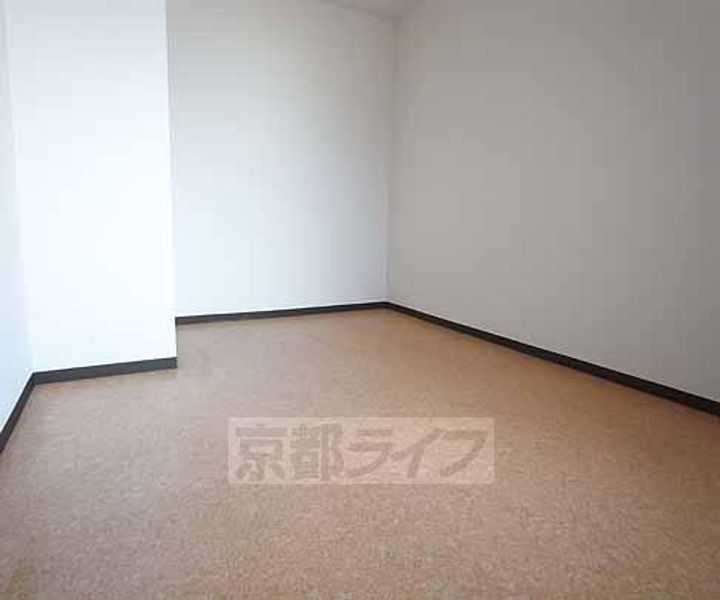 R−court YAMASIRO303の居間
