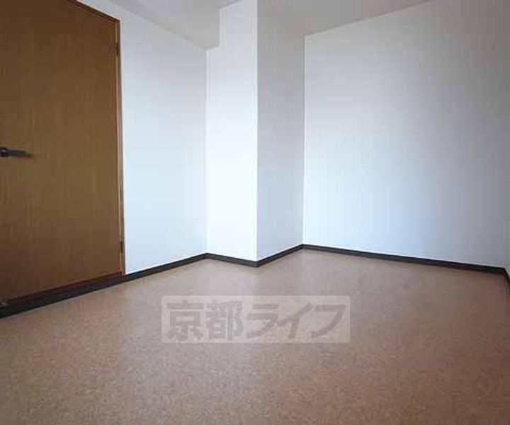 R−court YAMASIRO303の居間