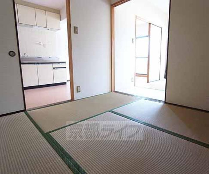 R−court YAMASIRO303の居間