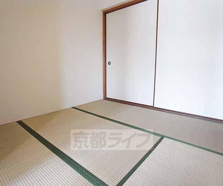 R−court YAMASIRO303の居間