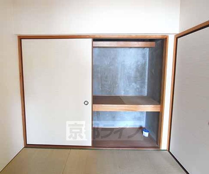 R−court YAMASIRO303のキッチン