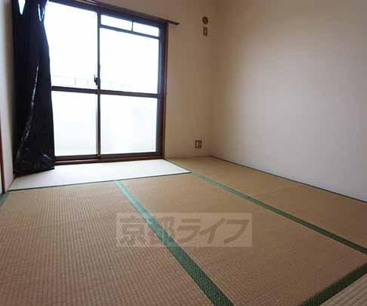 R−court YAMASIRO303の居間