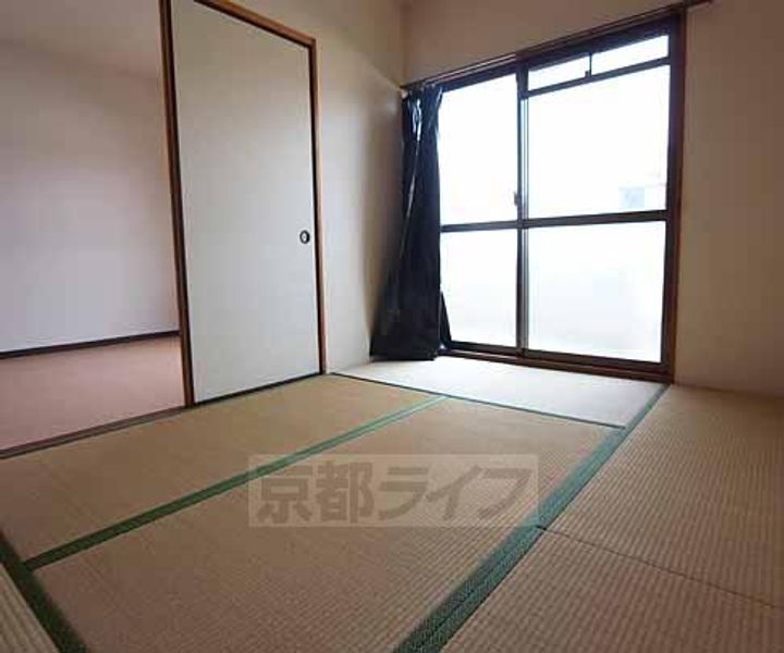 R−court YAMASIRO303の居間