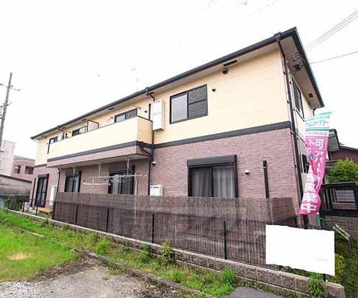 京都府木津川市木津町八ヶ坪の賃貸アパートの外観