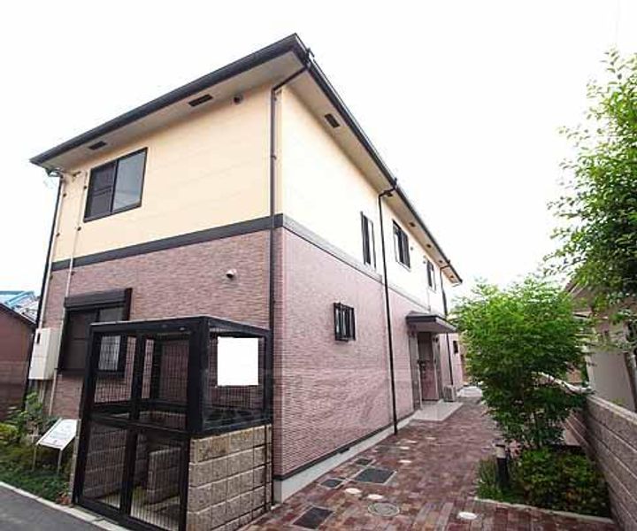 京都府木津川市木津町八ヶ坪の賃貸アパートの外観