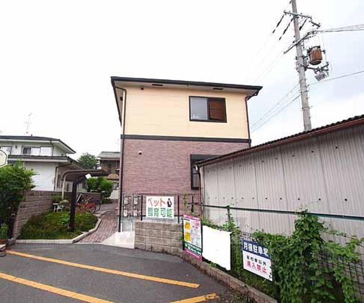 京都府木津川市木津町八ヶ坪の賃貸アパートの外観