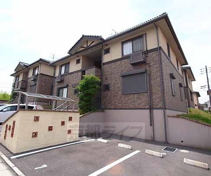京都府木津川市州見台7丁目の賃貸アパートの外観