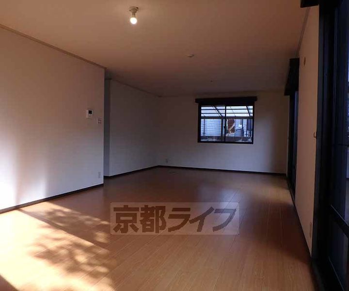 京都府相楽郡精華町桜が丘2丁目(一戸建)の賃貸物件の居間