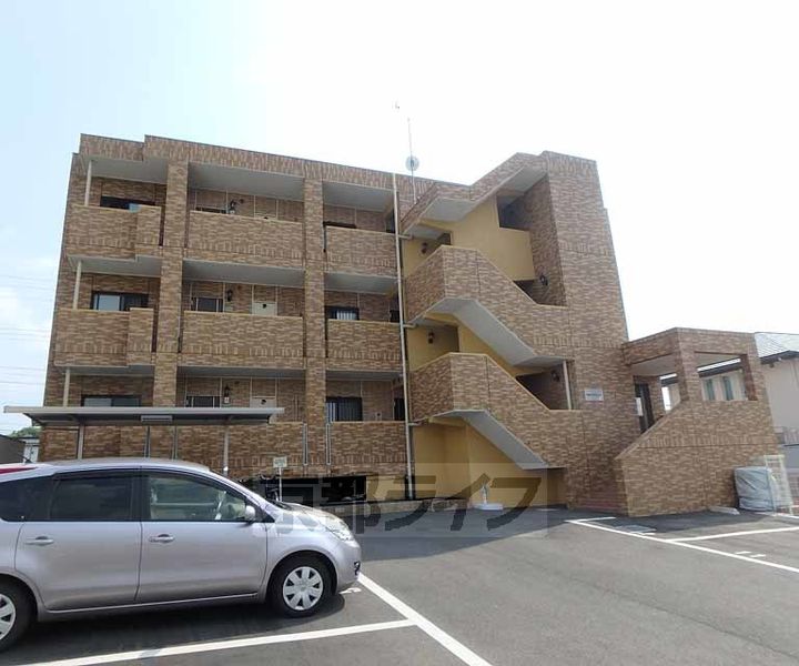 京都府木津川市城山台10丁目の賃貸マンションの外観