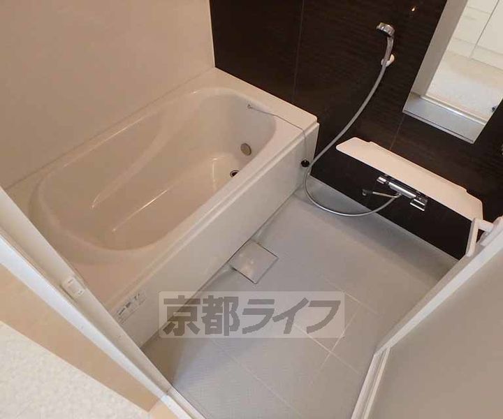 京都府木津川市城山台10丁目の賃貸マンションの風呂