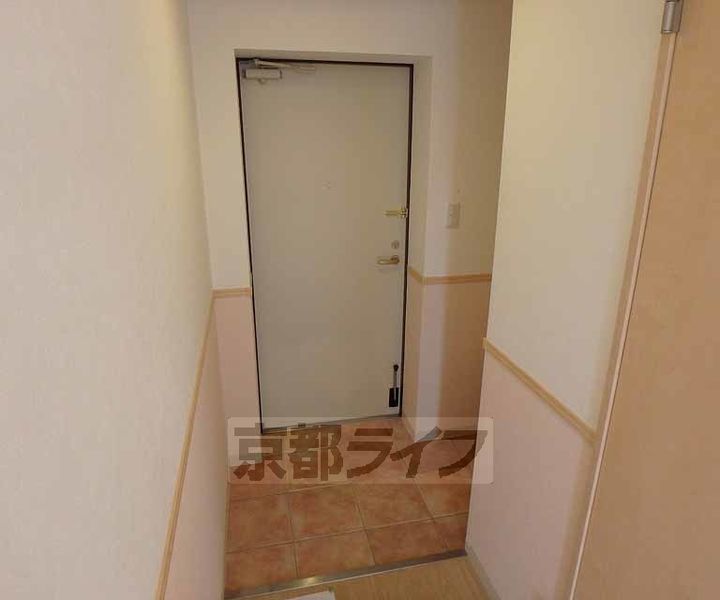 京都府木津川市城山台10丁目の賃貸マンションの玄関