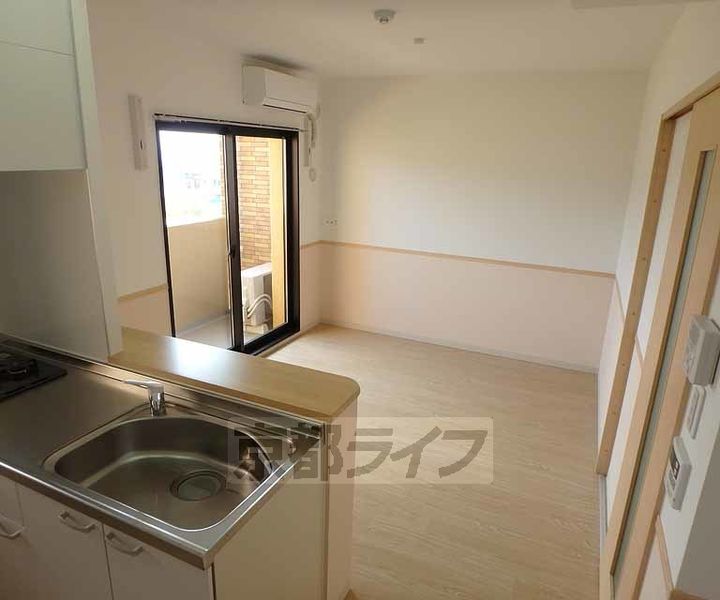 京都府木津川市城山台10丁目の賃貸マンションの居間