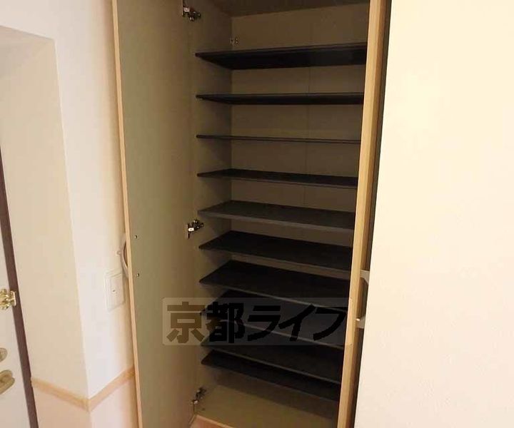 京都府木津川市城山台10丁目の賃貸マンションの内装