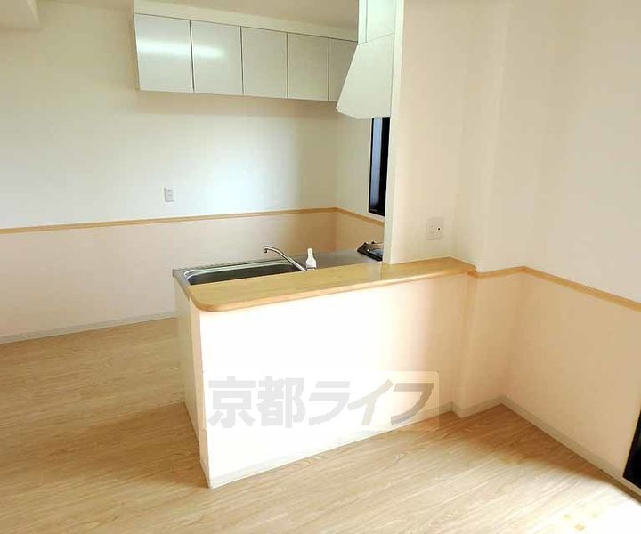 京都府木津川市城山台10丁目の賃貸マンションのキッチン