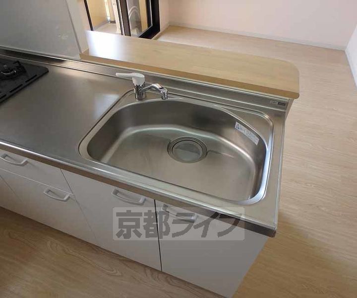 京都府木津川市城山台10丁目の賃貸マンションのキッチン
