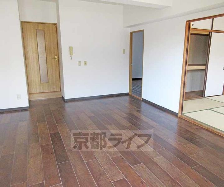 メリーコンフォート202の居間